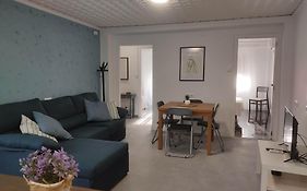 Luminoso Apartamento En Centro Del Pueblo Con Wifi Y A' A'